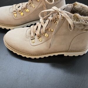 Women's Oatmeal Faux-Fur-Lined Hiking Boots. Brand new, never worn! Size 10 M.